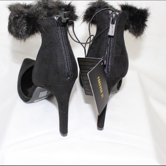 🖤 Black Ankle Strap with Fur Heels 🖤 - Picture 3 of 8